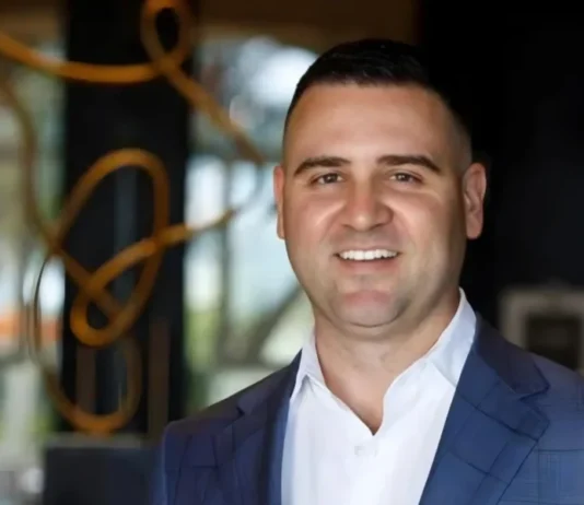 Misha Ezratti Age, Life Story & Real Estate Journey misha ezratti age